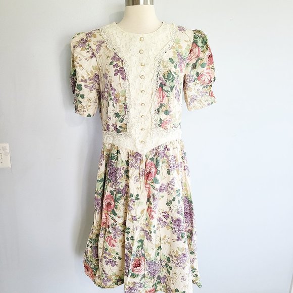 Vintage Dresses & Skirts - VINTAGE Lisa II floral lace dress
